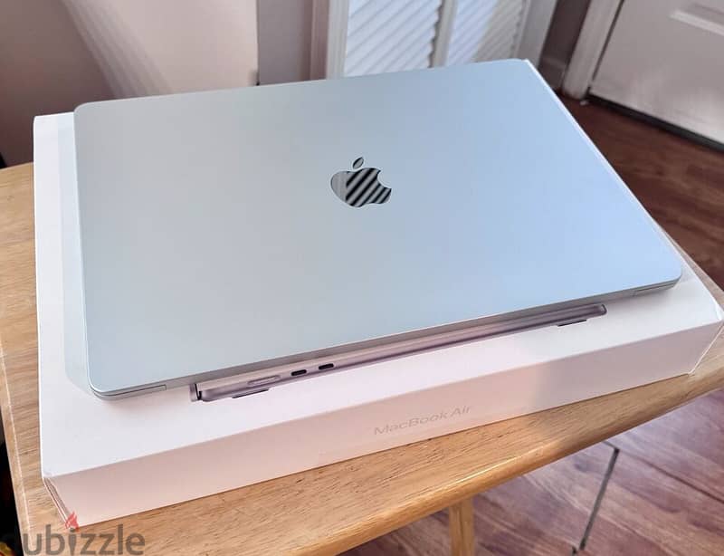 Apple - MacBook Air 15" Laptop - M2 chip - 16GB Memory - 512GB SSD 1