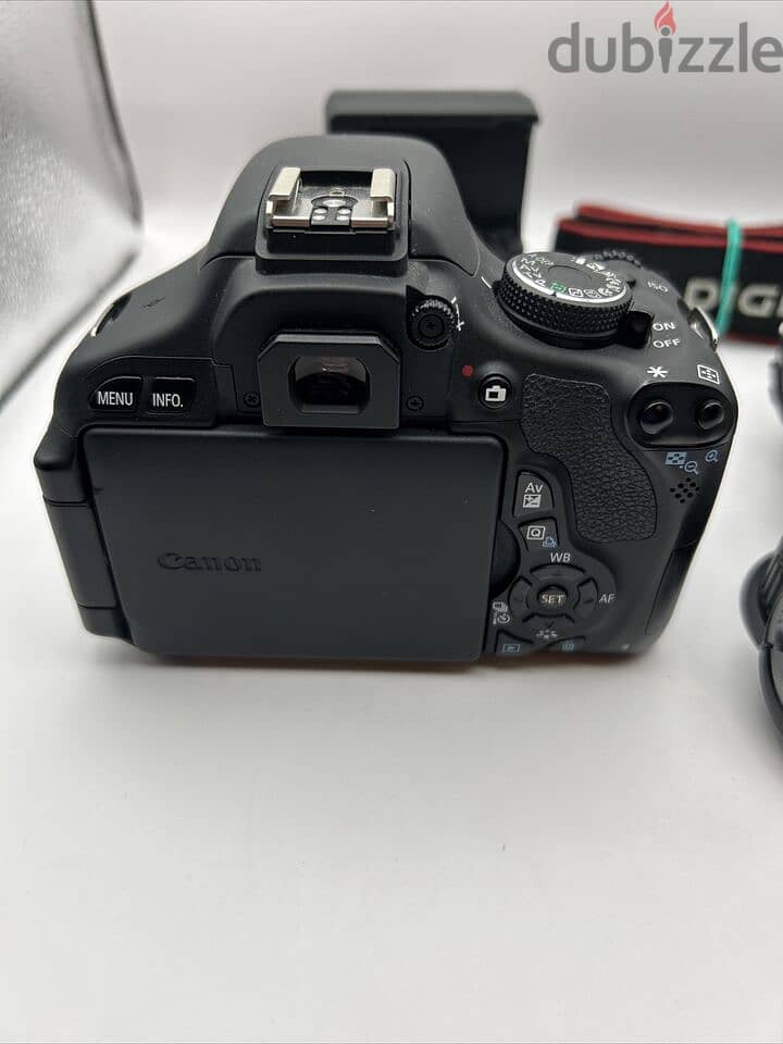 Canon E O S 600 D Kit w/ EF-S 18-55mm Lens 1