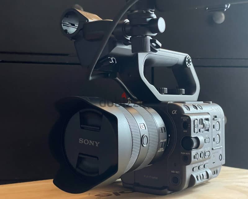 Sony FX6 Digital Cinema  Kit  24-105mm Lens 1