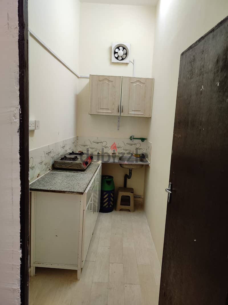 ONE PERSON NEEDED FOR ROOM SHARING 4