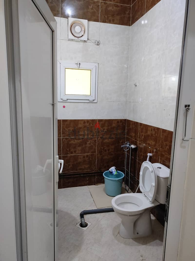 ONE PERSON NEEDED FOR ROOM SHARING 5