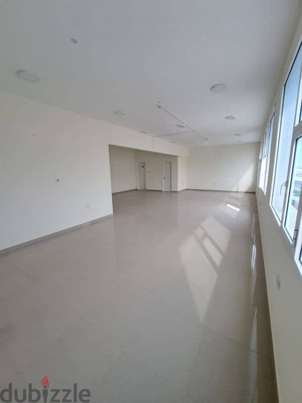 Warehouse for rent in Birkat Al-Awamer .  Land area: 2000 sqm 4