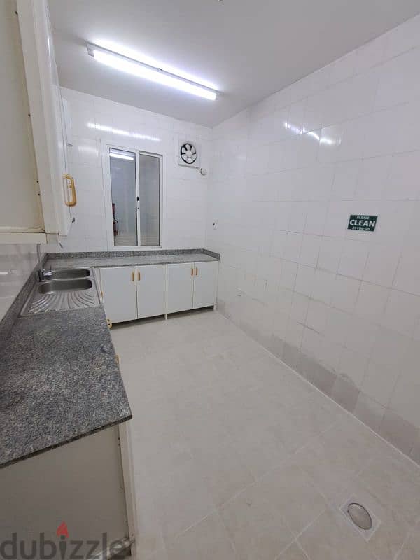 Warehouse for rent in Birkat Al-Awamer .  Land area: 2000 sqm 8