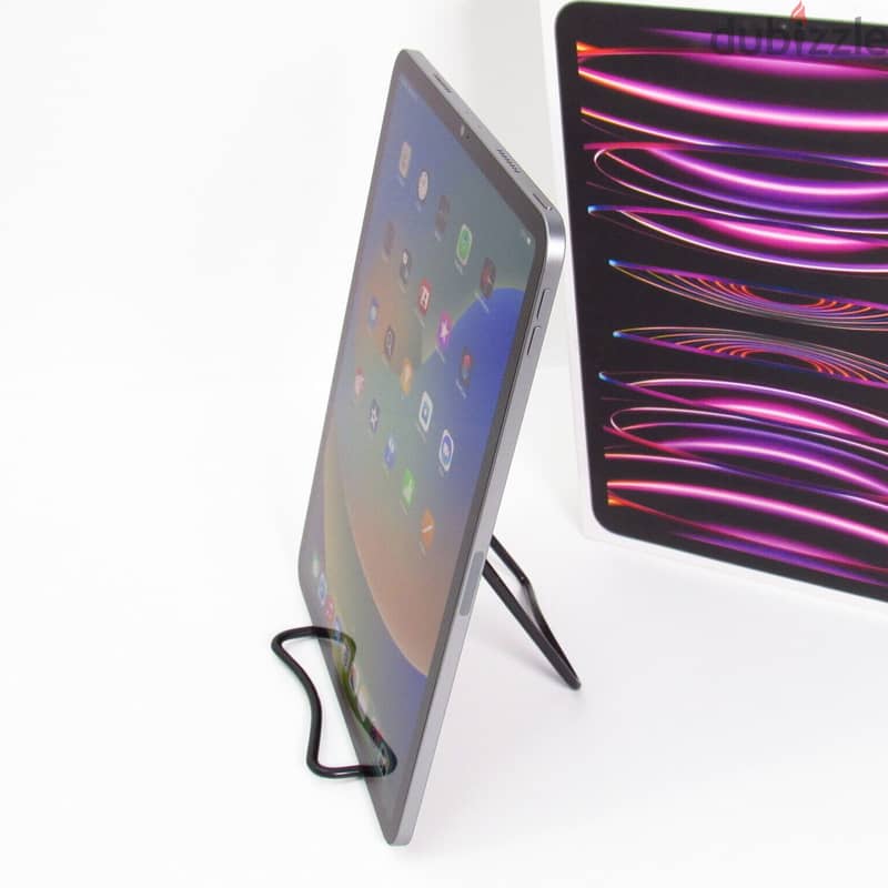Apple iPad Pro 11-inch  Magic Keyboard & Apple Pencil 1