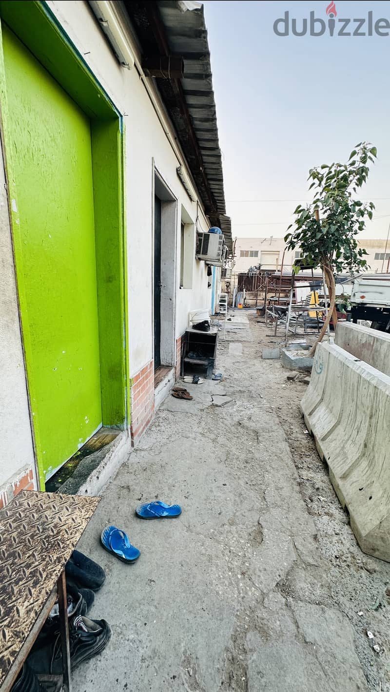 2000 Garage / Store For Rent 4