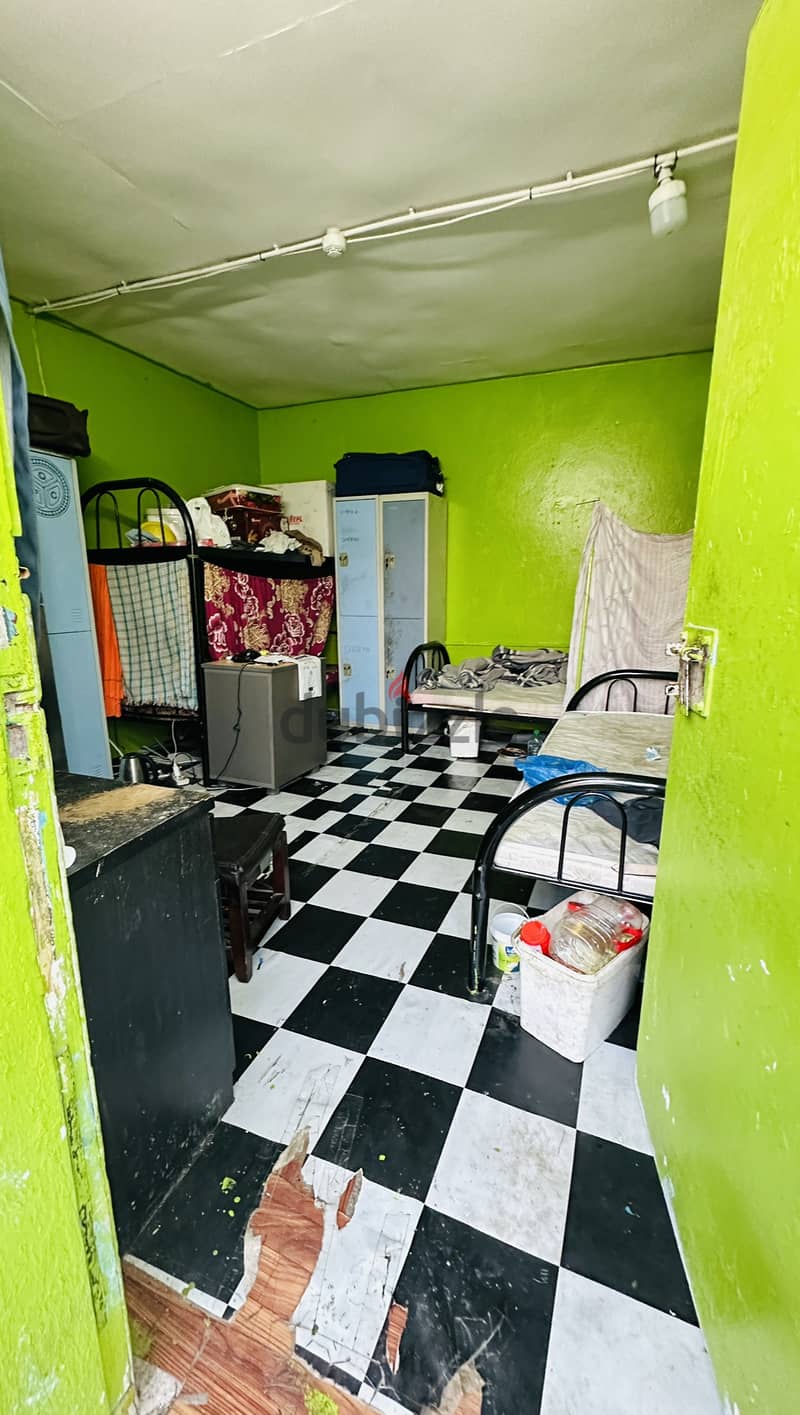 2000 Garage / Store For Rent 5