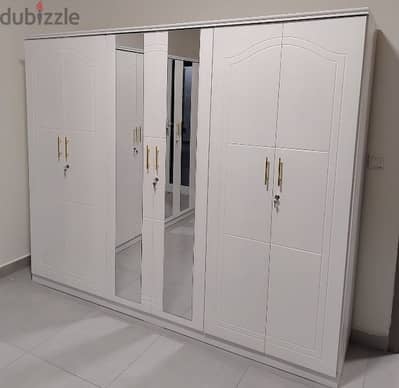 6 door big cupboard selling in Qatar. 30032896