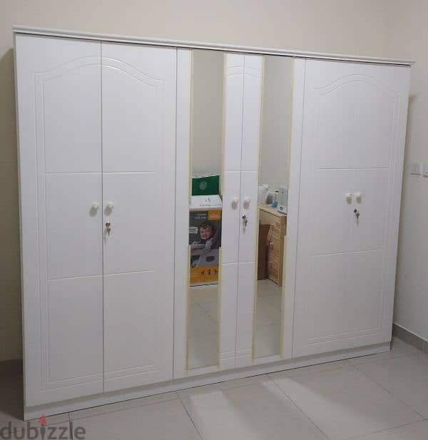 6 door big cupboard selling in Qatar. 30032896 3