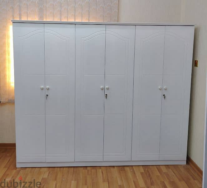 6 door big cupboard selling in Qatar. 30032896 4