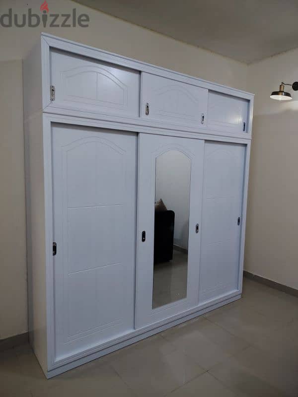 6 door big cupboard selling in Qatar. 30032896 8