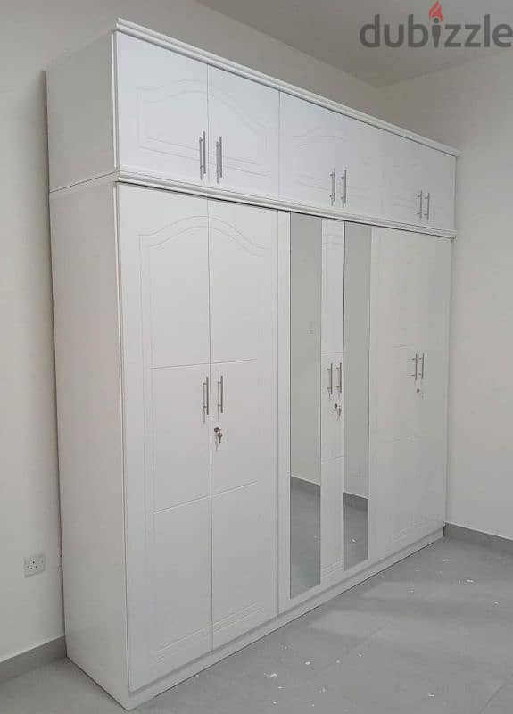 6 door big cupboard selling in Qatar. 30032896 9