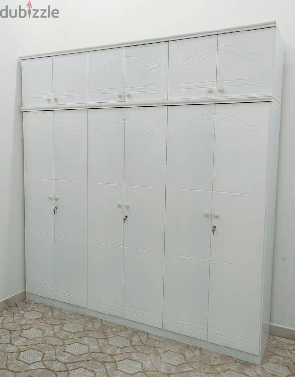 6 door big cupboard selling in Qatar. 30032896 12