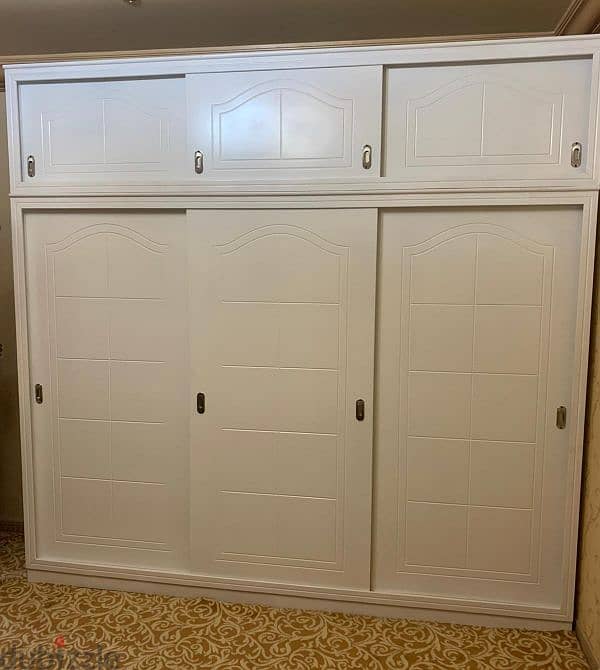 6 door big cupboard selling in Qatar. 30032896 17