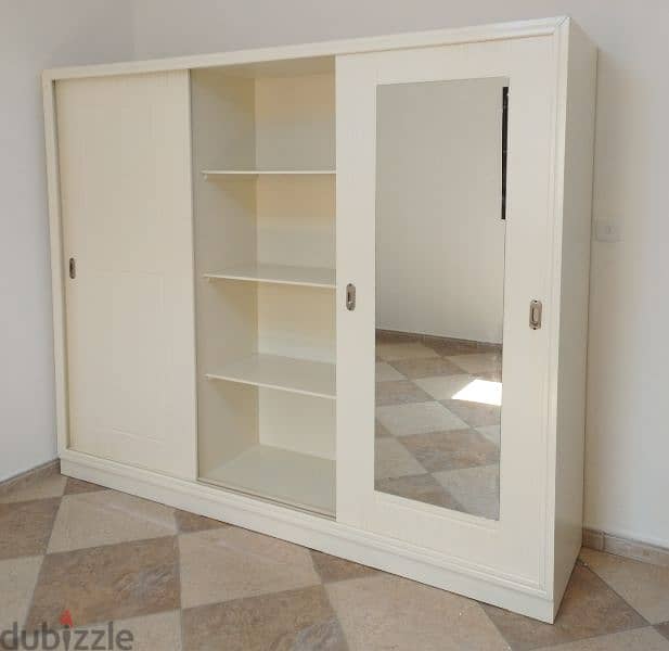 6 door big cupboard selling in Qatar. 30032896 18