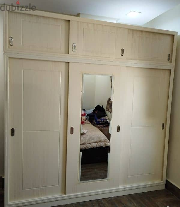 6 door big cupboard selling in Qatar. 30032896 19