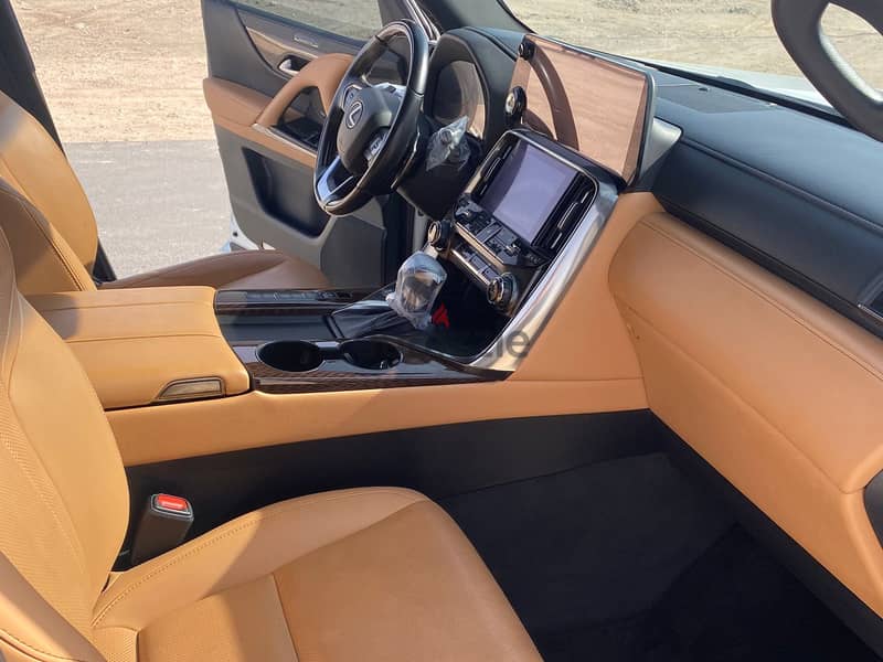 Lexus LX 600 2023 Premium 2