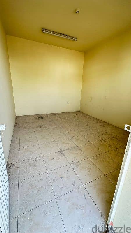 400 Store with 6 Room For Rent 4