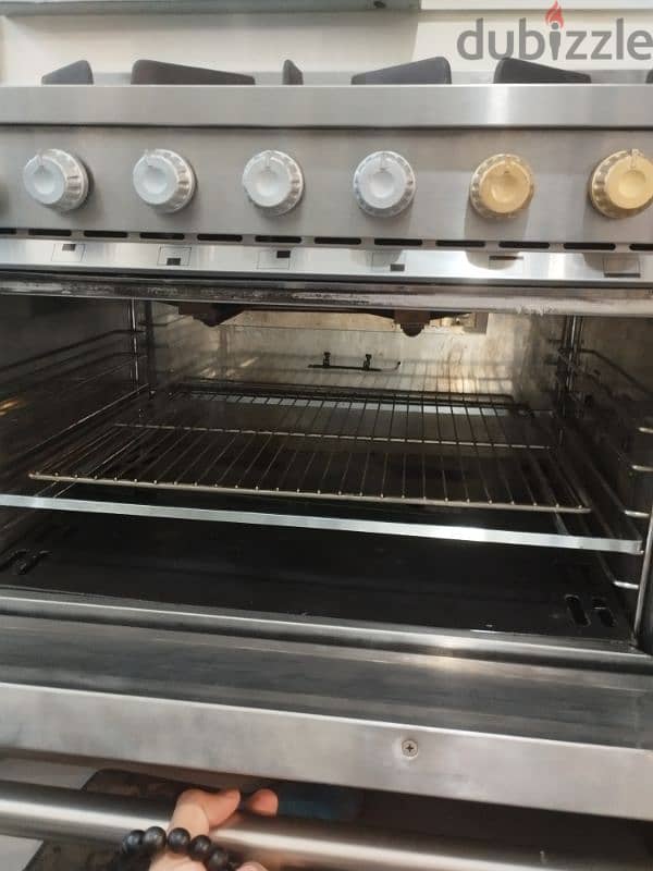 Big Kitchen Gas Cooker Big size perfect 3