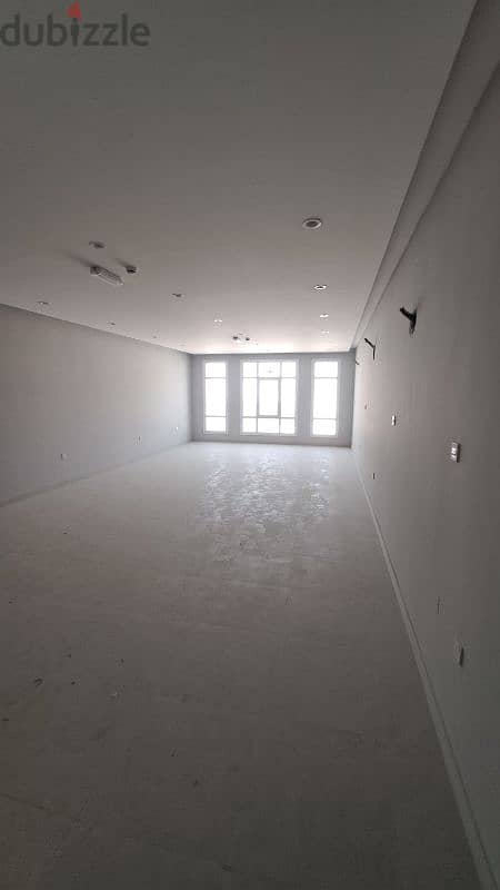 Warehouse for rent in Birkat Al-Awamer.  Land area: 1500 sqm 3