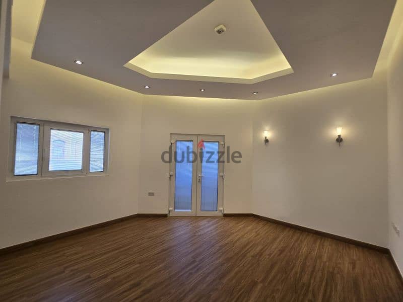 Commercial Building for Rent 13