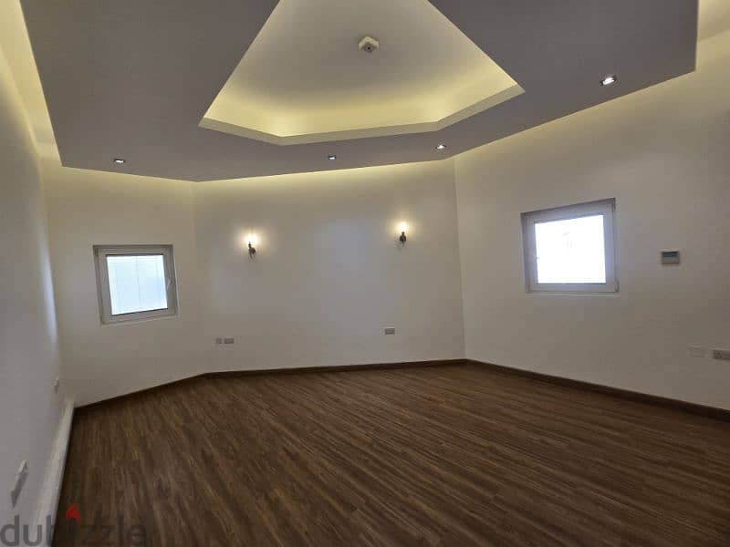 Commercial Building for Rent 16