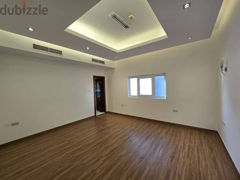 Commercial Building for Rent 17