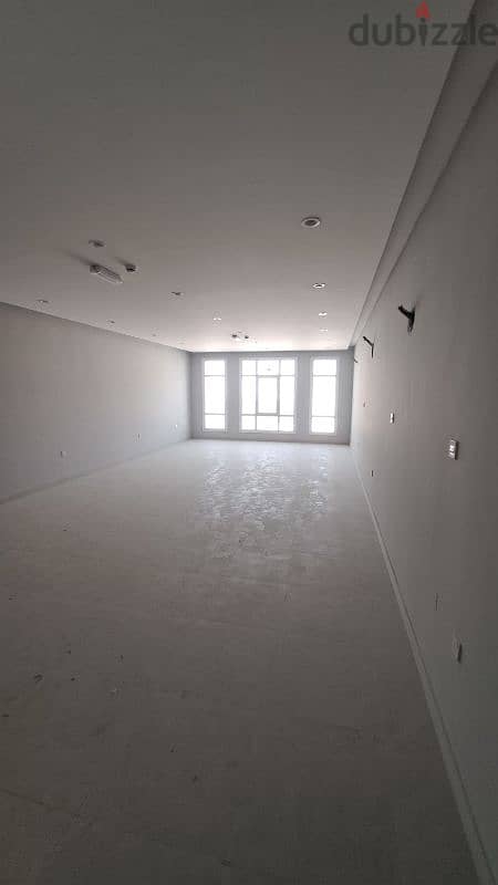 Steel and aluminum workshop  for rent in Birkat AlAwamer 1000 sqm 2