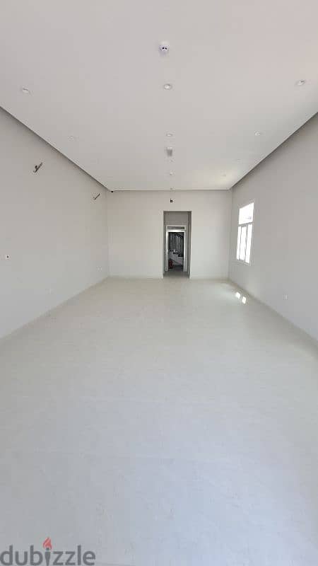 Steel and aluminum workshop  for rent in Birkat AlAwamer 1000 sqm 3