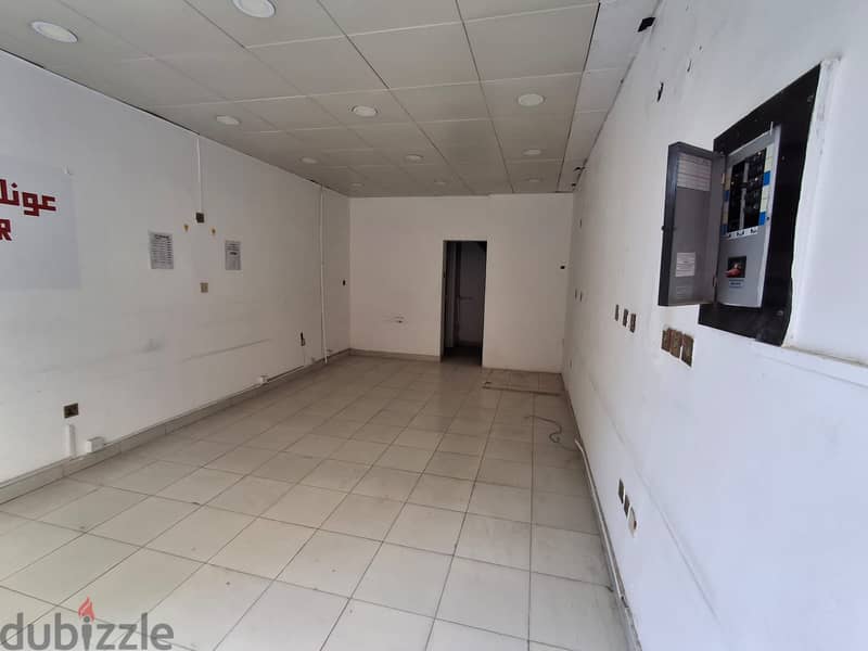 Shops for rent in commercial market in Al Gharafa. 4