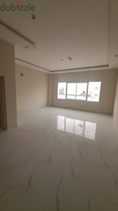 Warehouse for rent in Birkat Al-Awamer.   Land area: 1000 sqm 2