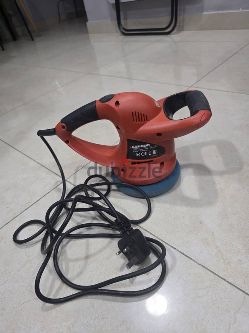 Black and Decker random orbit waxer/ polisher 4
