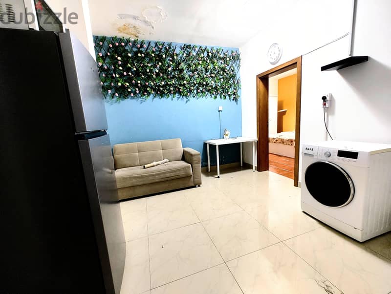 Spacious Studio Fully Furnished Near Metro 3