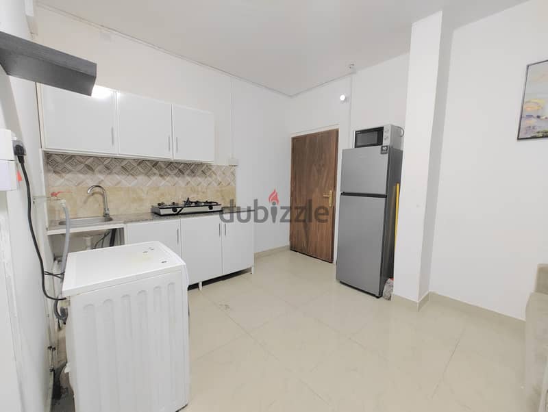 Spacious Studio Fully Furnished Near Metro 4