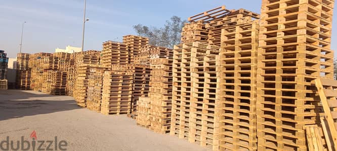 Used wooden & plastic pallets