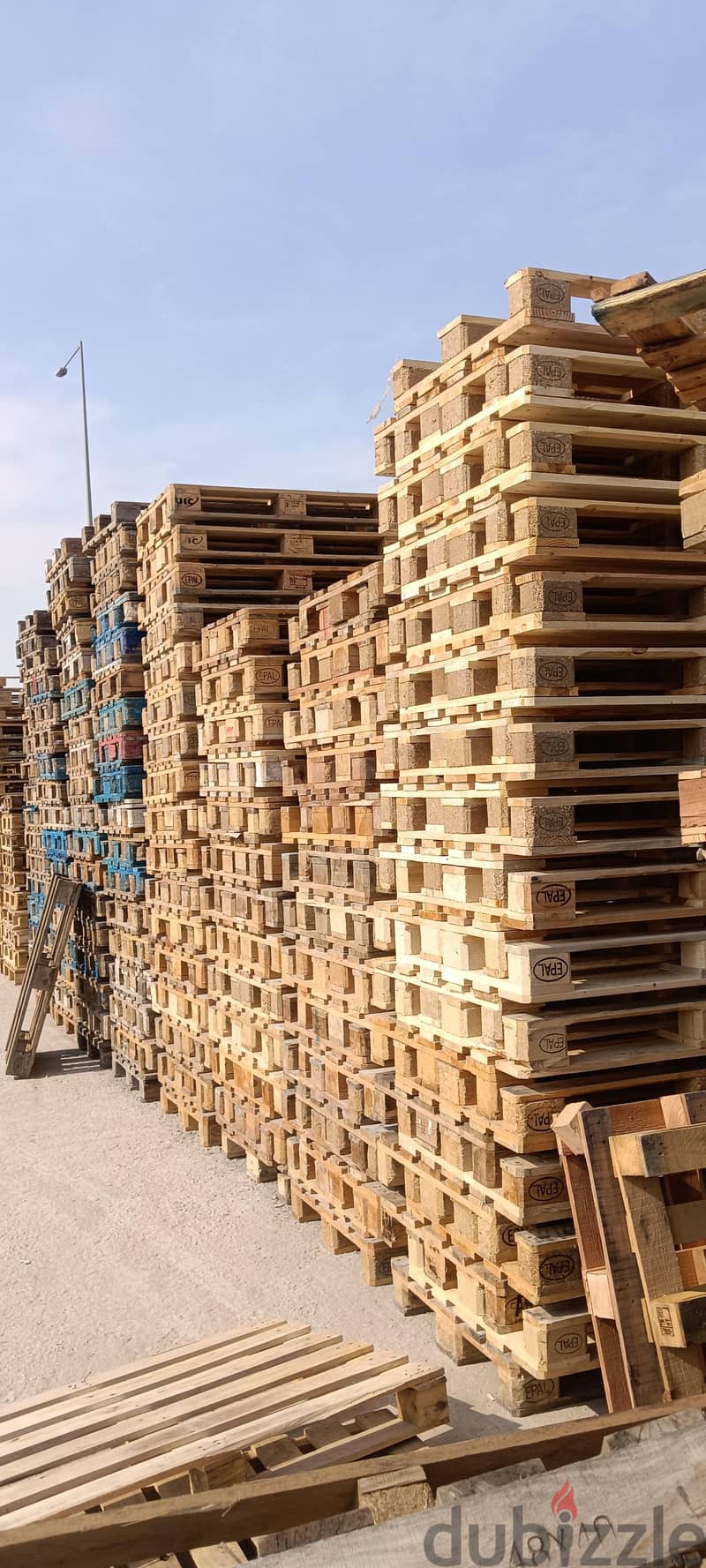 Used wooden & plastic pallets 2