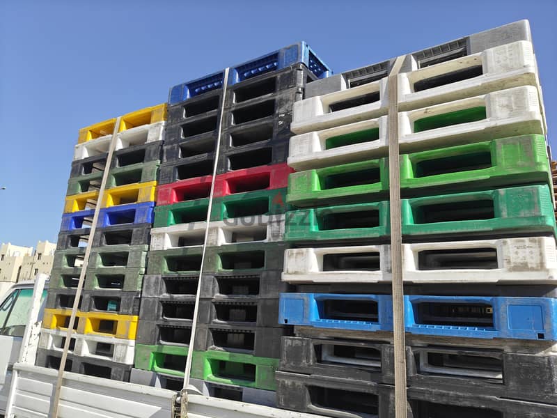 Used wooden & plastic pallets 6