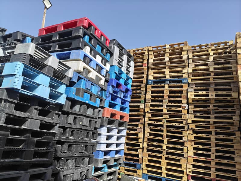 Used wooden & plastic pallets 8
