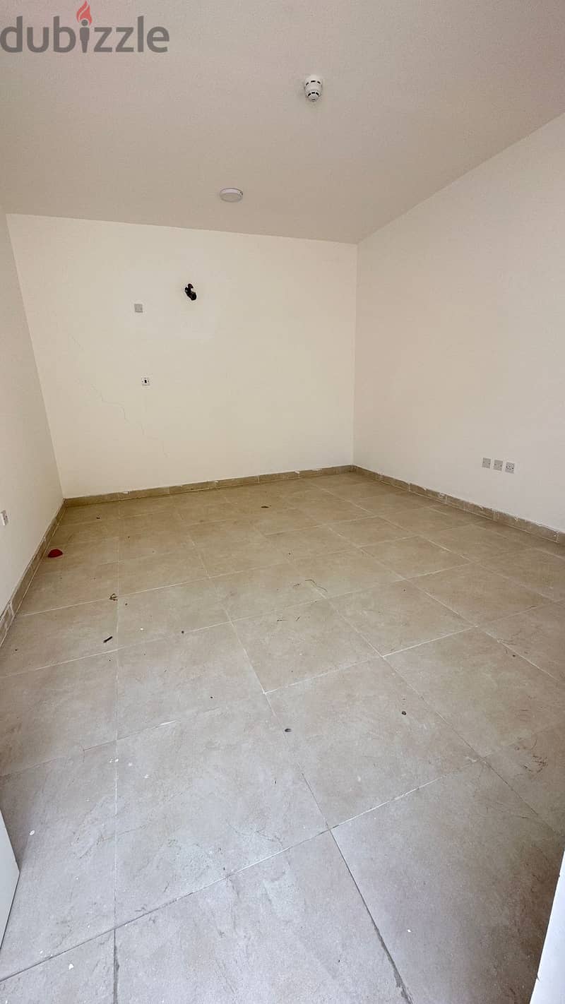 1400 Store with 12 Room For Rent 7