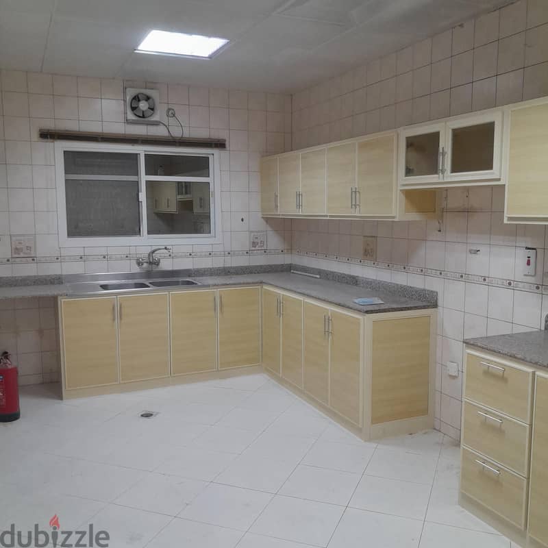4bhk villa in Thumama compound 2