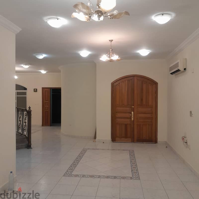4bhk villa in Thumama compound 4