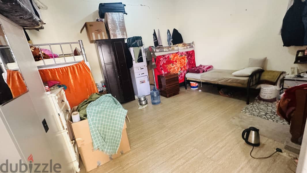 700 Store/ Workshop with 2 Room For Rent 3