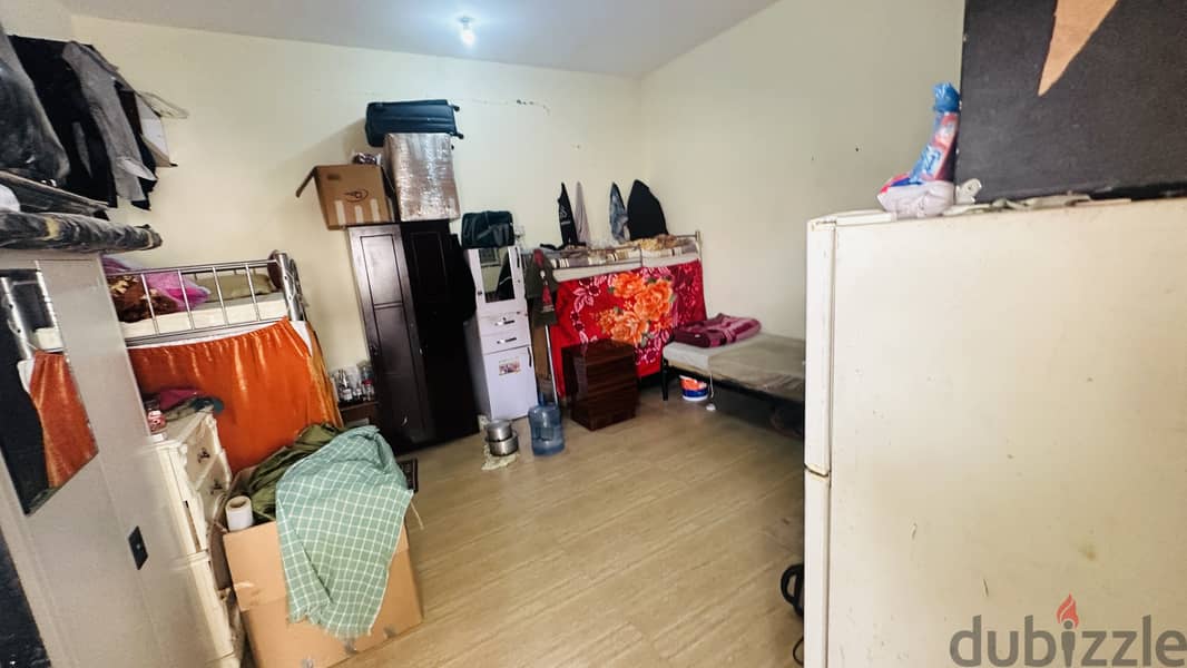 700 Store/ Workshop with 2 Room For Rent 4