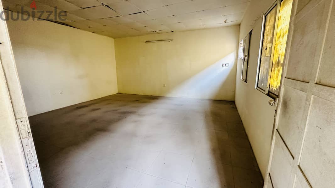 500 Workshop & 6 Room For Rent 5