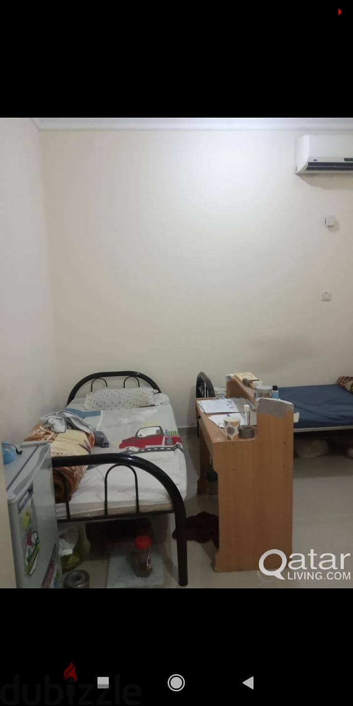 Bed space with attached bathroom near museum metro station 1