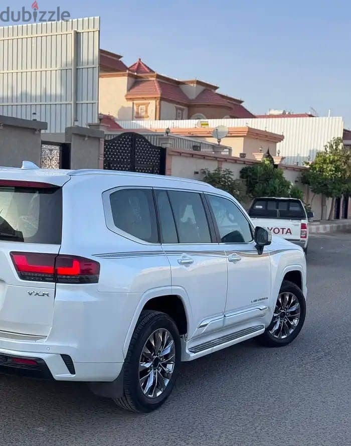 Toyota Land Cruiser 2024 VXR 1