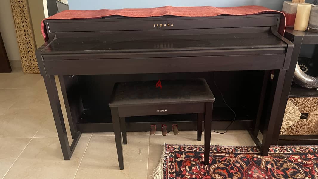 Yamaha piano in Excellent condition 3