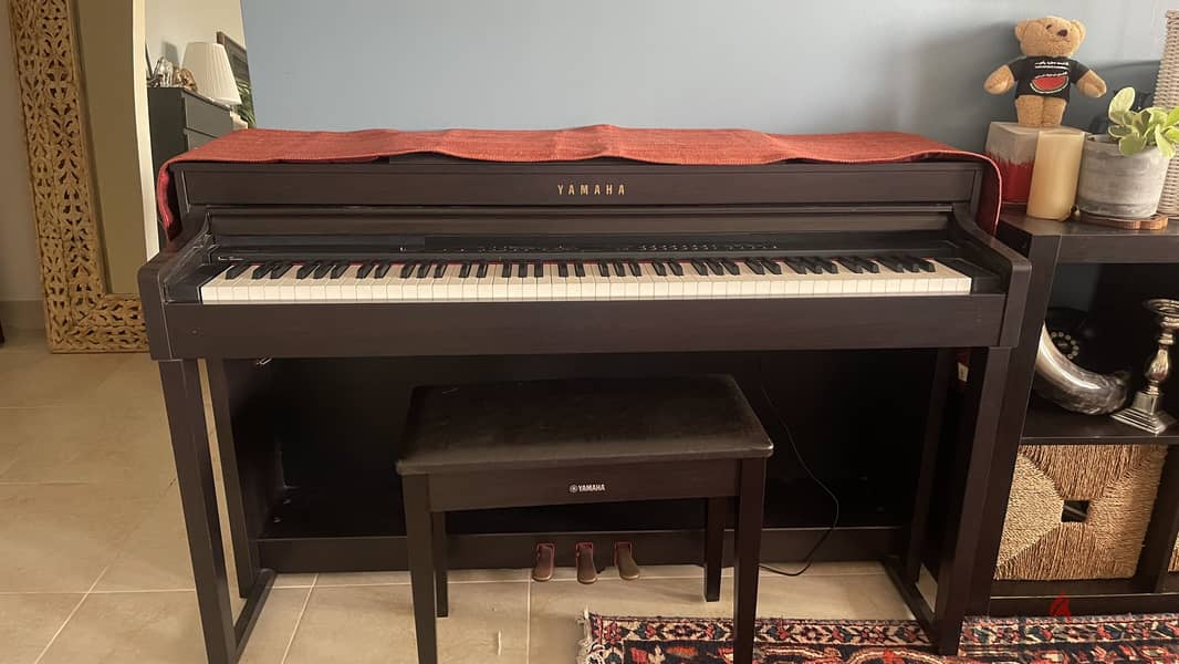 Yamaha piano in Excellent condition 4