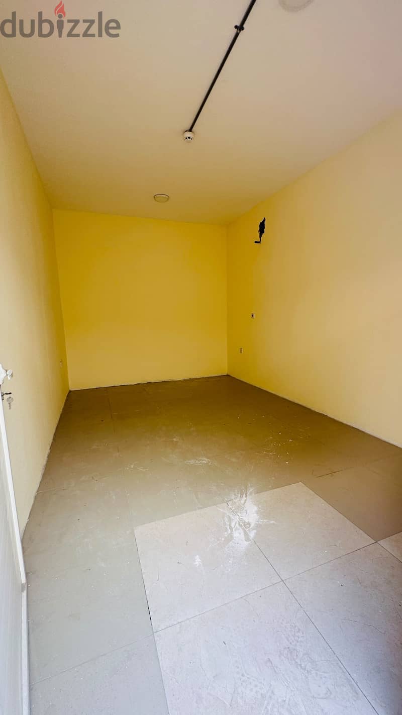 600 Store with 12 Room in Doha industrial area 7
