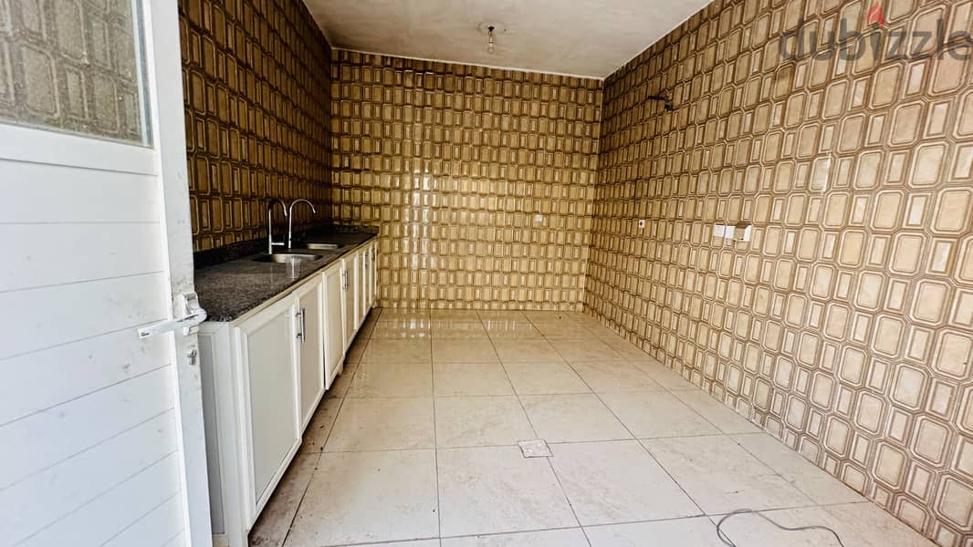 600 Store with 12 Room in Doha industrial area 8