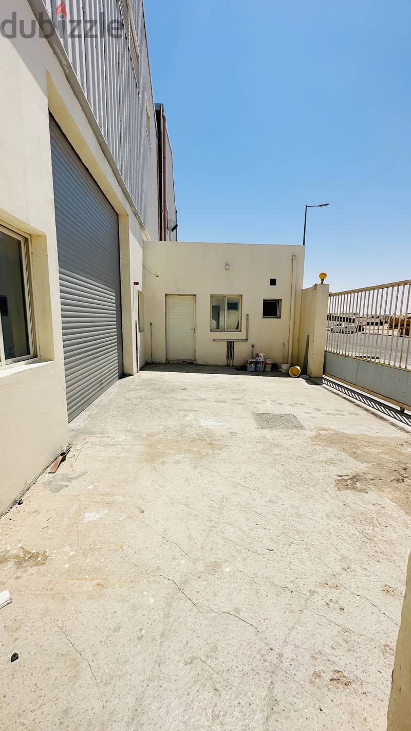 600 Store with 12 Room in Doha industrial area 9